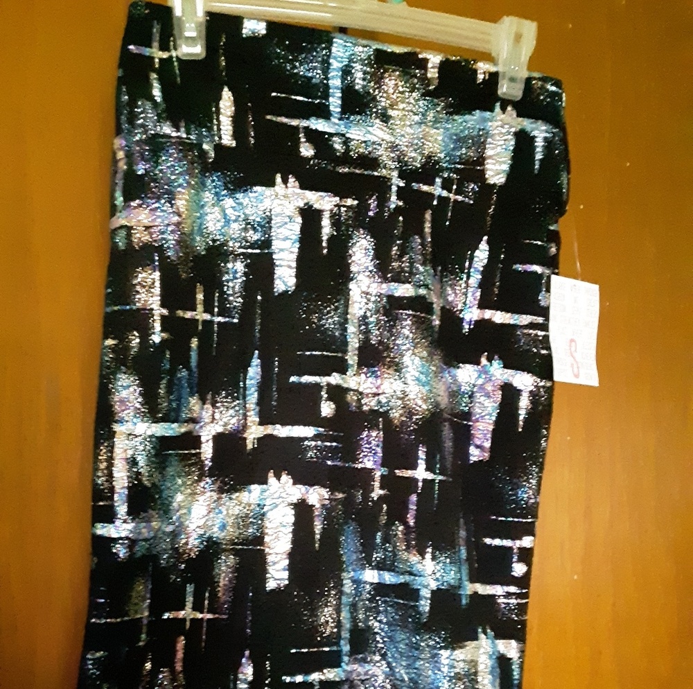 *NWT* SMALL LULAROE Cassie Skirt 💥